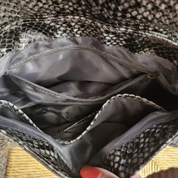 Nicole Miller Purse Patent Snakeskin Print Pattern Chain Accent Strap Zippers LN - Picture 9 of 12